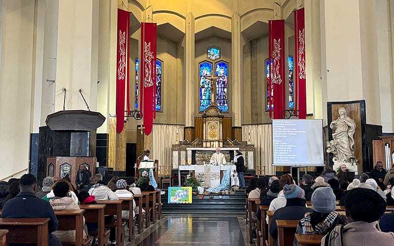 Sfeerbeeld eucharistieviering Missio Regio van de Grote Meren