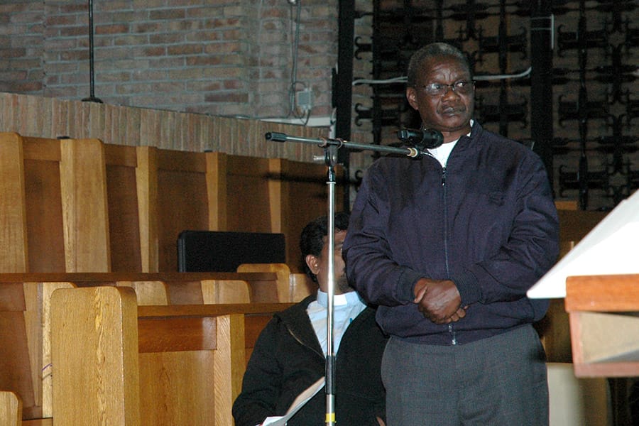 P. Santo Gaba licht de Missio projecten toe van Zuid-Soedan