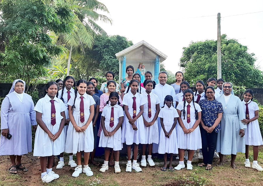 Groepsfoto opvanghuis in Nochchiyagama Sri Lanka Missio project 2024