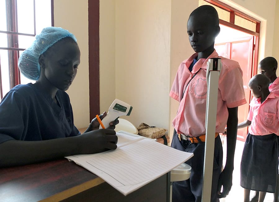 Medische zorg in een basisschool in Rumbek Zuid-Soedan Missio project 2025