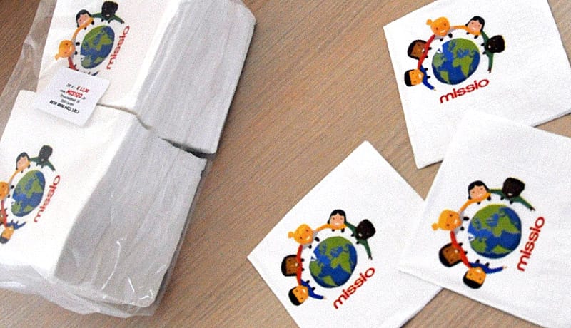 Serviettes Missio avec impression emballé