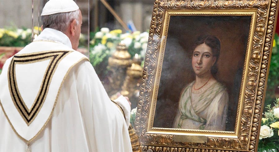 Paus Franciscus bij een portret van Pauline Marie Jaricot stichter Missio